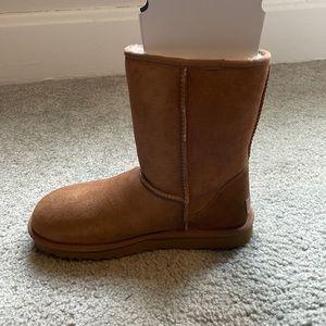 Ugg Womens Classic Short II